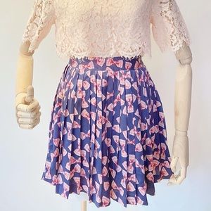 Pleated skirt (instagram: wakeupcall168)